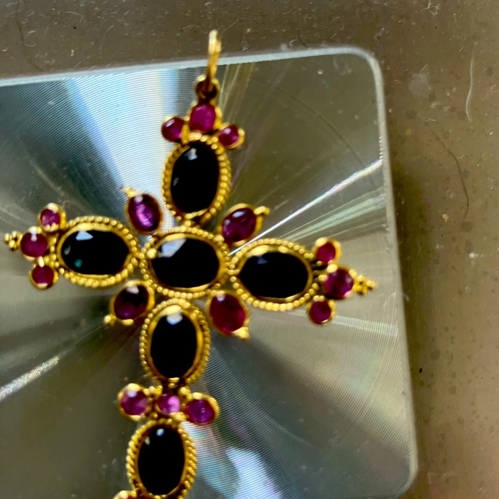 18kt gold ornate cross